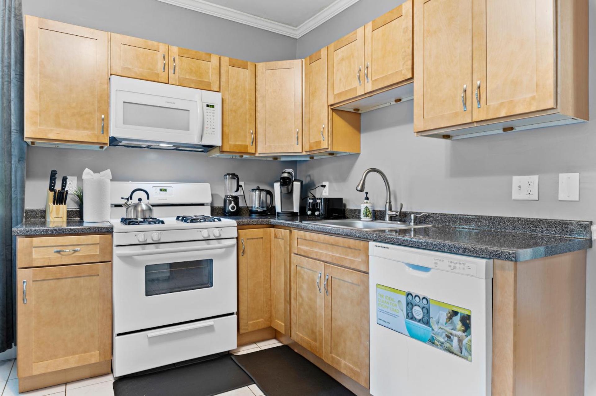 Apartment Spacious Near Ashmont - Evonify