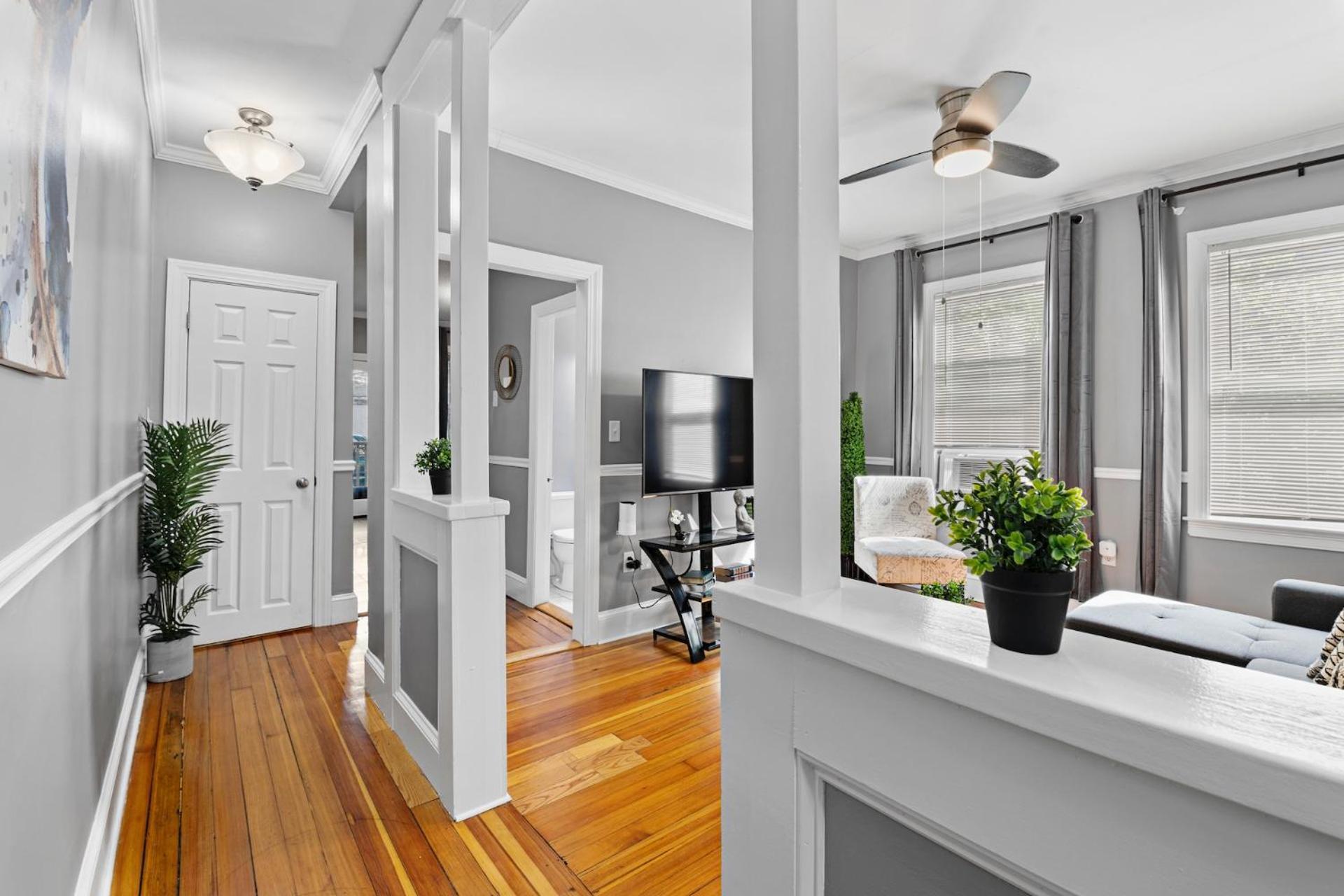 Apartment Spacious Near Ashmont - Evonify