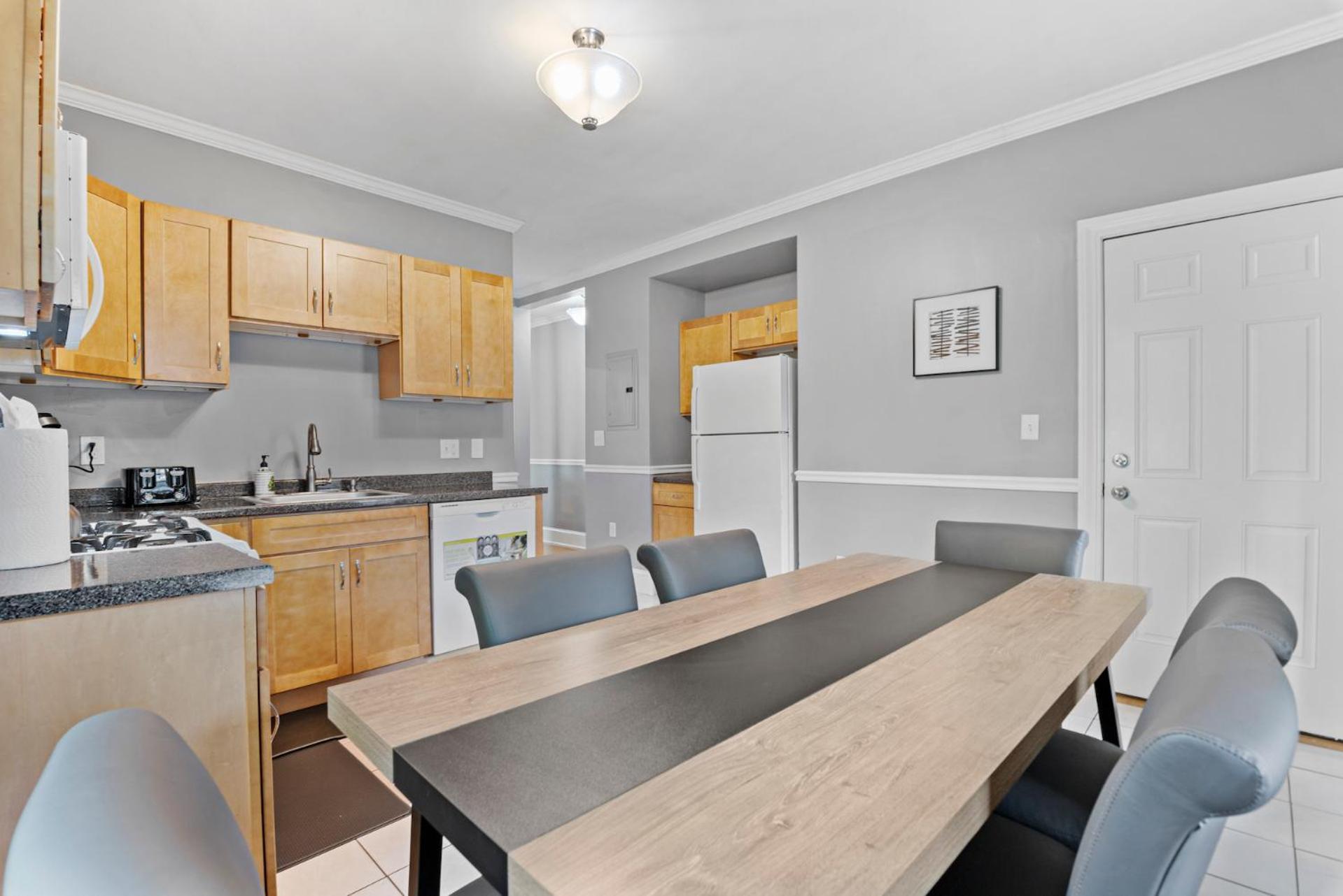 Apartment Spacious Near Ashmont - Evonify *