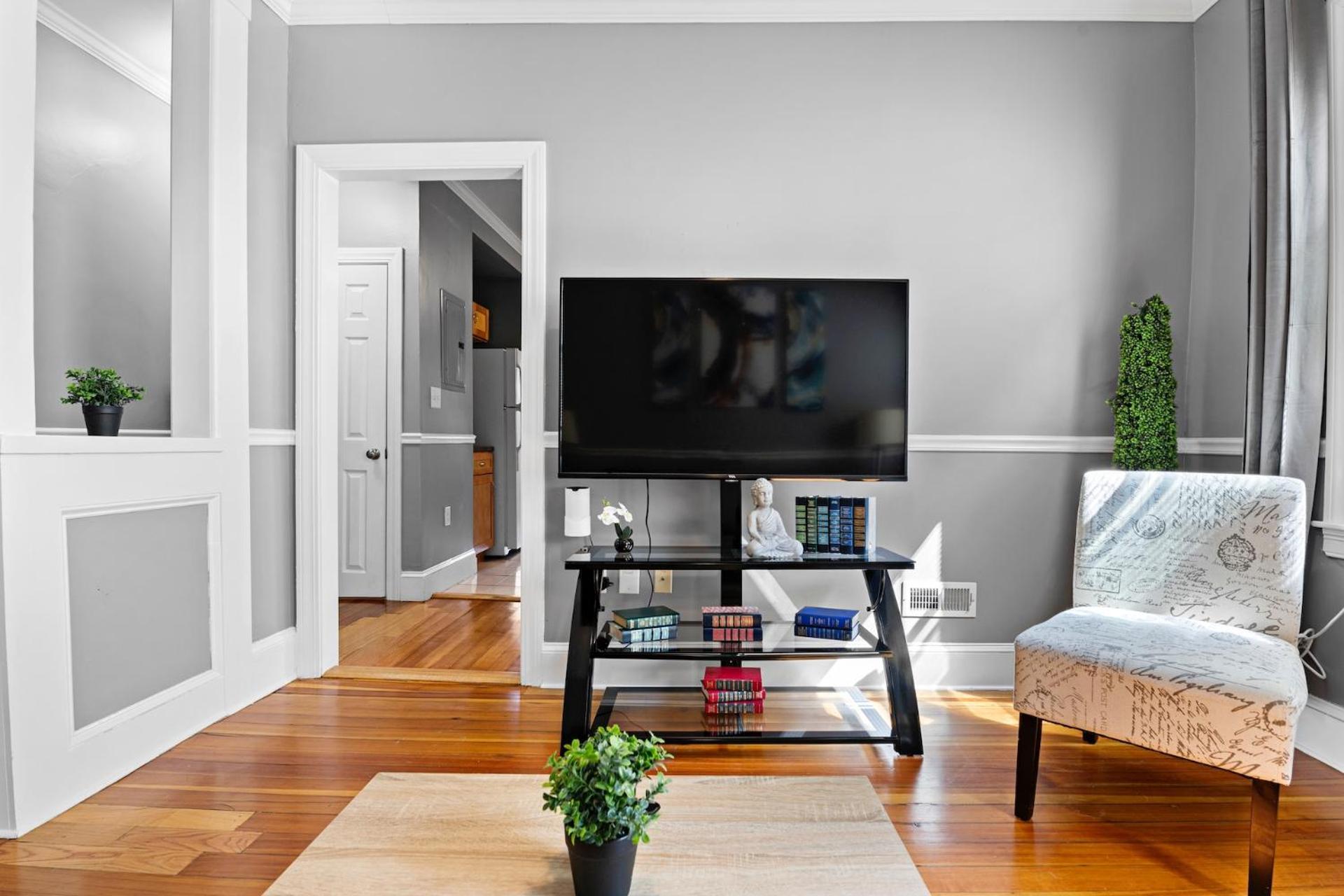 Spacious Near Ashmont - Evonify *