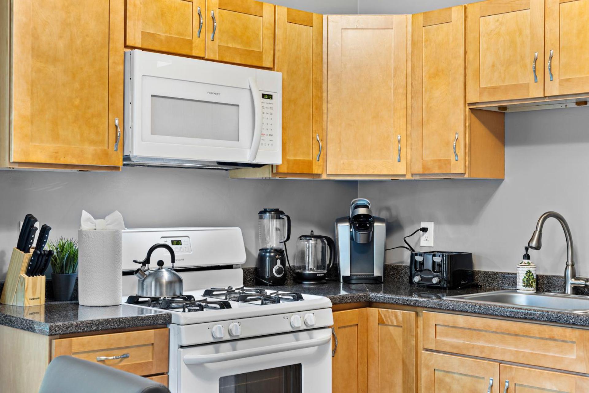 Apartment Spacious Near Ashmont - Evonify Boston